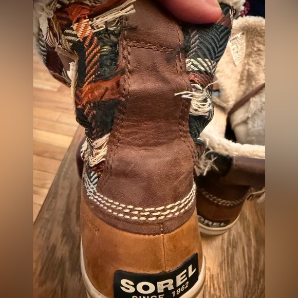 Sorel Brown Leather Boots Patterned Fabric Well worn lthrash bottoms look new - Picture 6 of 10